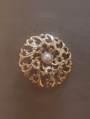Vintage Avon "Flower Blossom" Brooch with Pearl Center